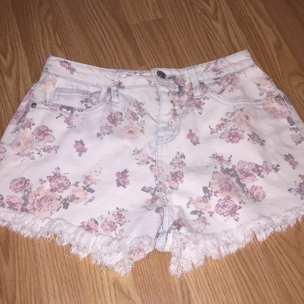 A women’s 6 jean shorts